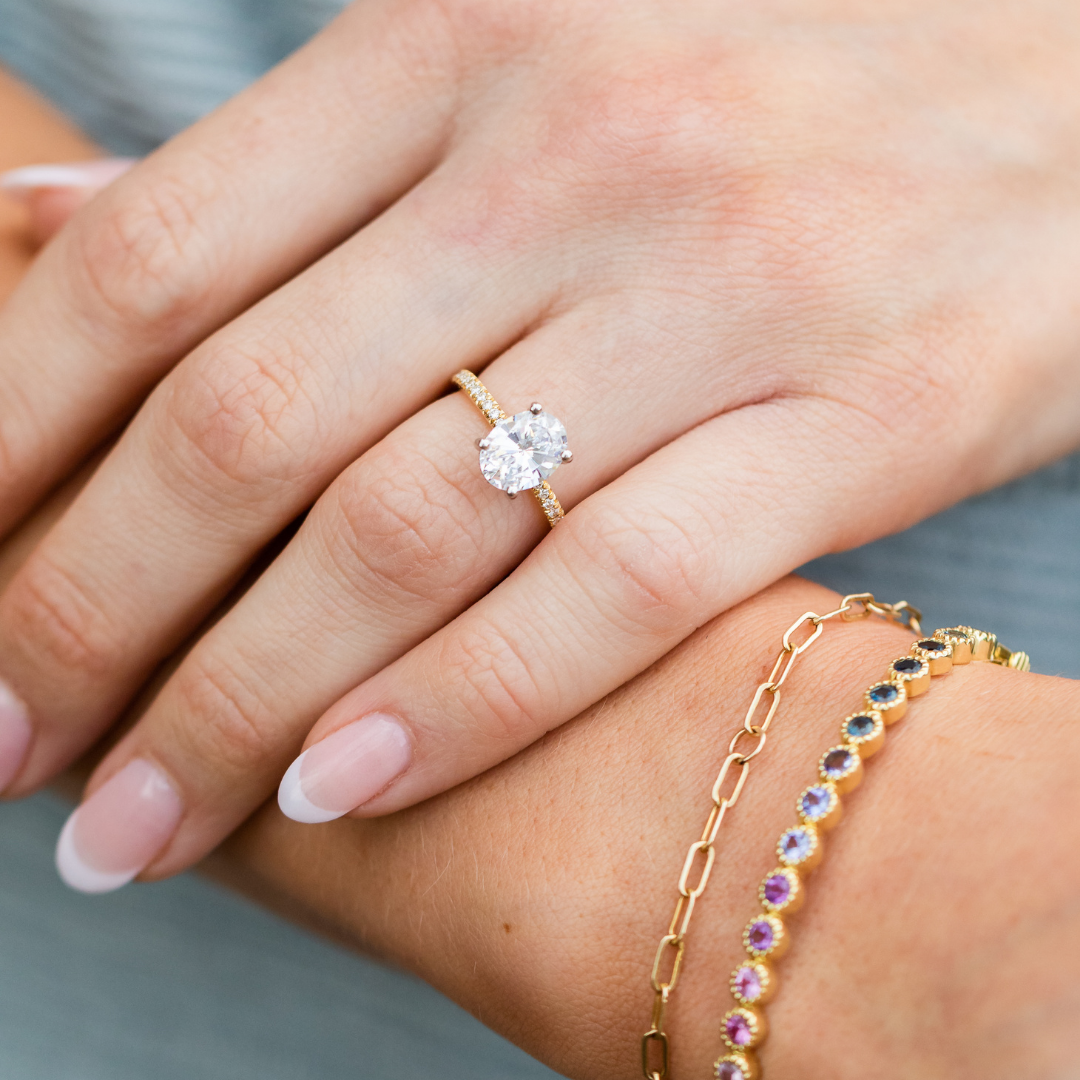what's the difference between diamonds and moissanite?