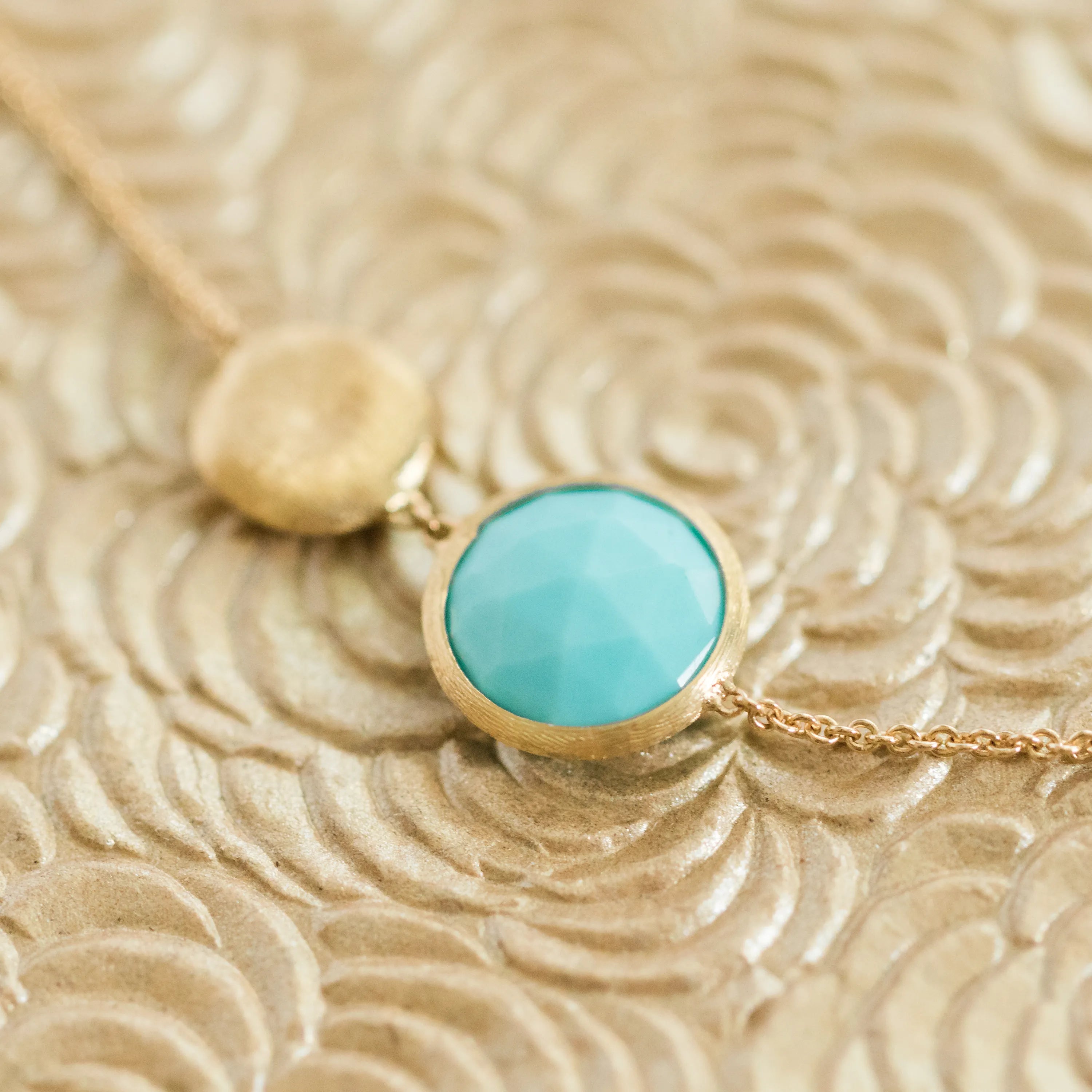 What's On Trend? This Year It's Turquoise