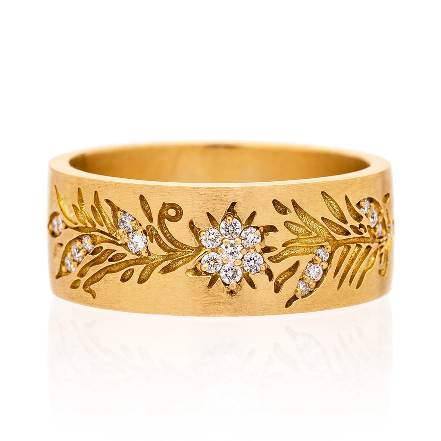 Fleur 0.15ct Diamond Engraved Band in 18K Yellow Gold, size 8
